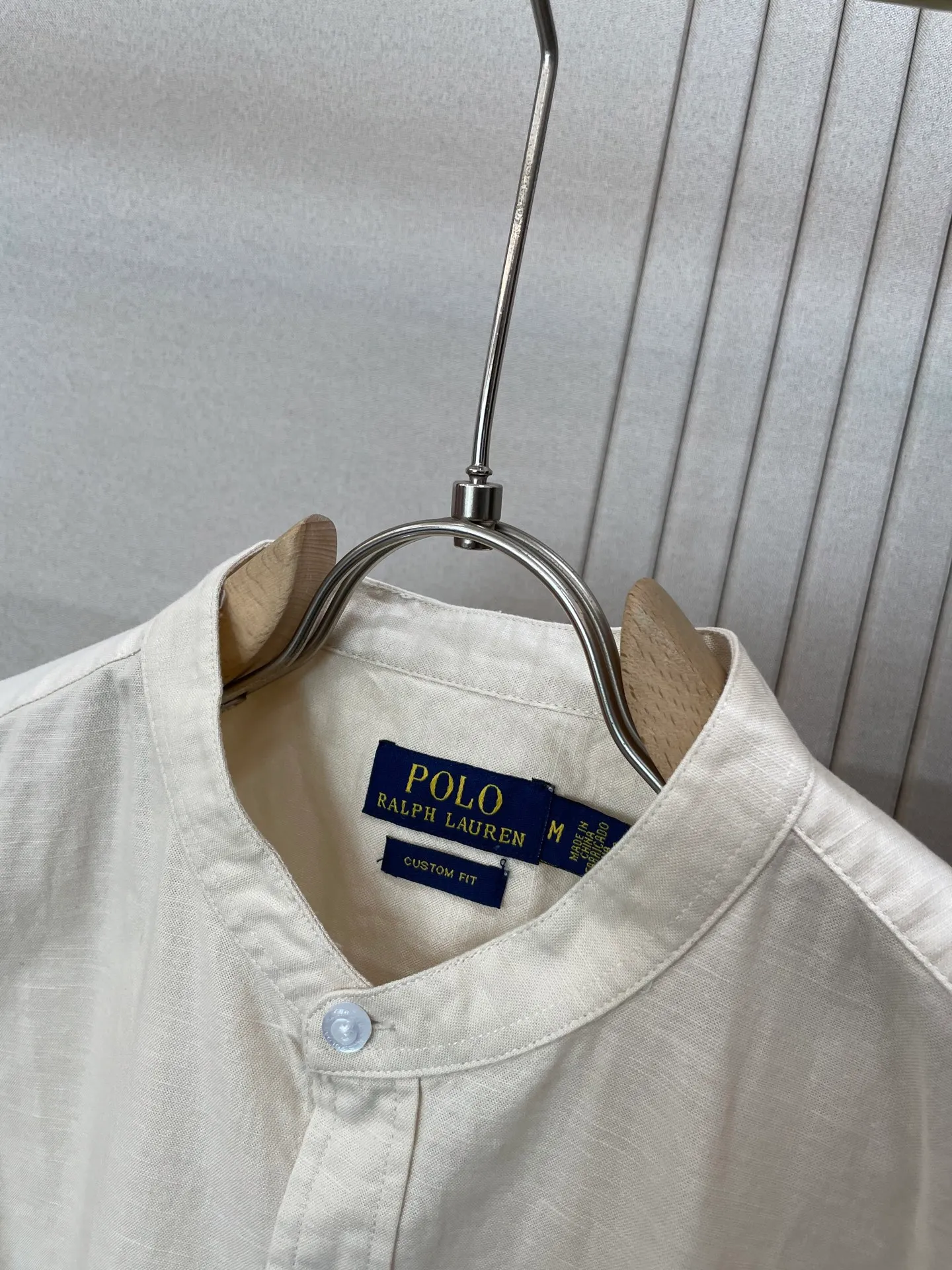 P220 🌸🌸🌸 POLO Ralph Lauren [High Quality] Classic shirt! The classic casual shirt made of pure cotton and linen has a unique design. It has a simple, clean and classic silhouette. It is a versatile style that can be switched at will. The fabric feels soft and delicate, highly breathable, and is close to the skin and comfortable to wear. It can be worn alone as an inner layer. Its versatile performance is beyond your imagination! The upper body of the ready-to-wear is simple and classic yet elegant! Size:M-XXL